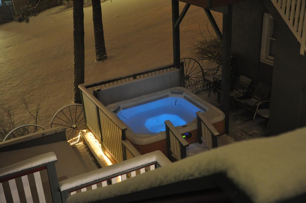 Avenue Hotel Bed And Breakfast 마니투 스프링스 외부 사진