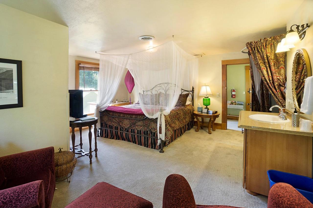 Avenue Hotel Bed And Breakfast 마니투 스프링스 외부 사진