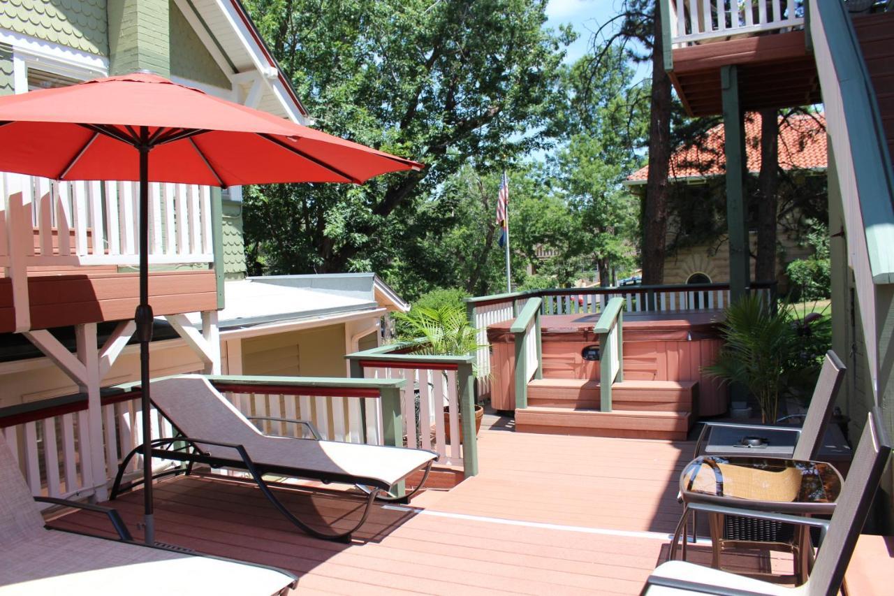Avenue Hotel Bed And Breakfast 마니투 스프링스 외부 사진
