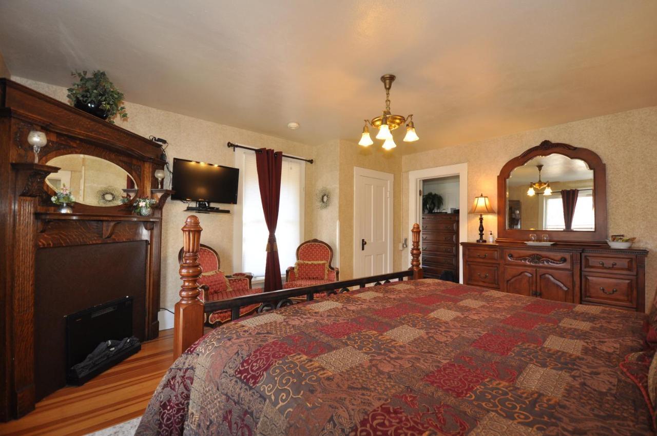 Avenue Hotel Bed And Breakfast 마니투 스프링스 외부 사진
