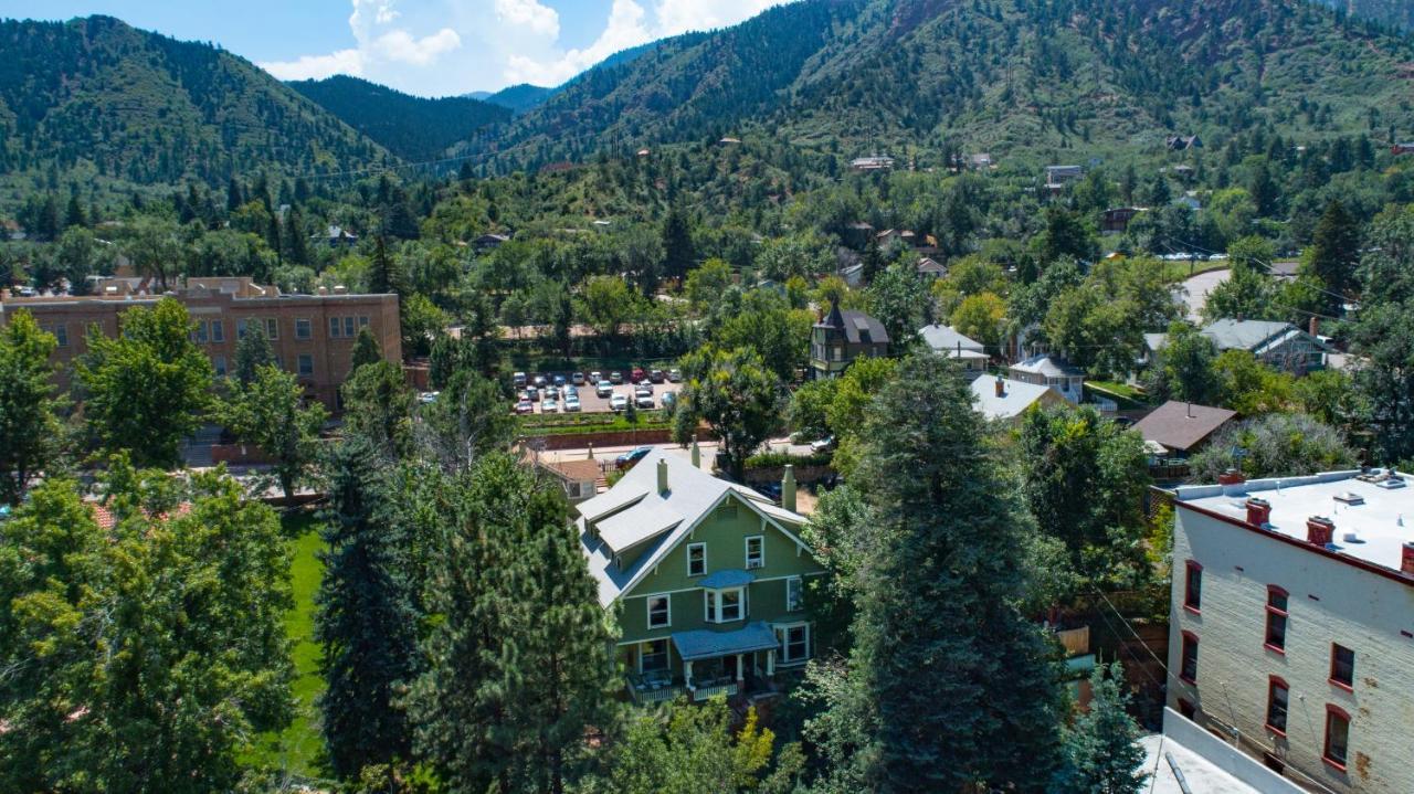 Avenue Hotel Bed And Breakfast 마니투 스프링스 외부 사진