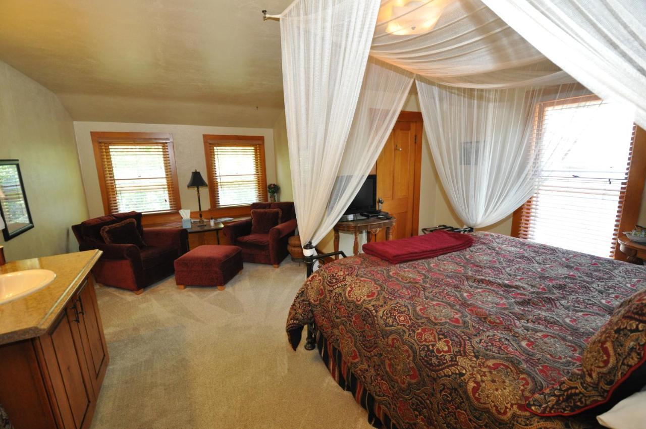 Avenue Hotel Bed And Breakfast 마니투 스프링스 외부 사진