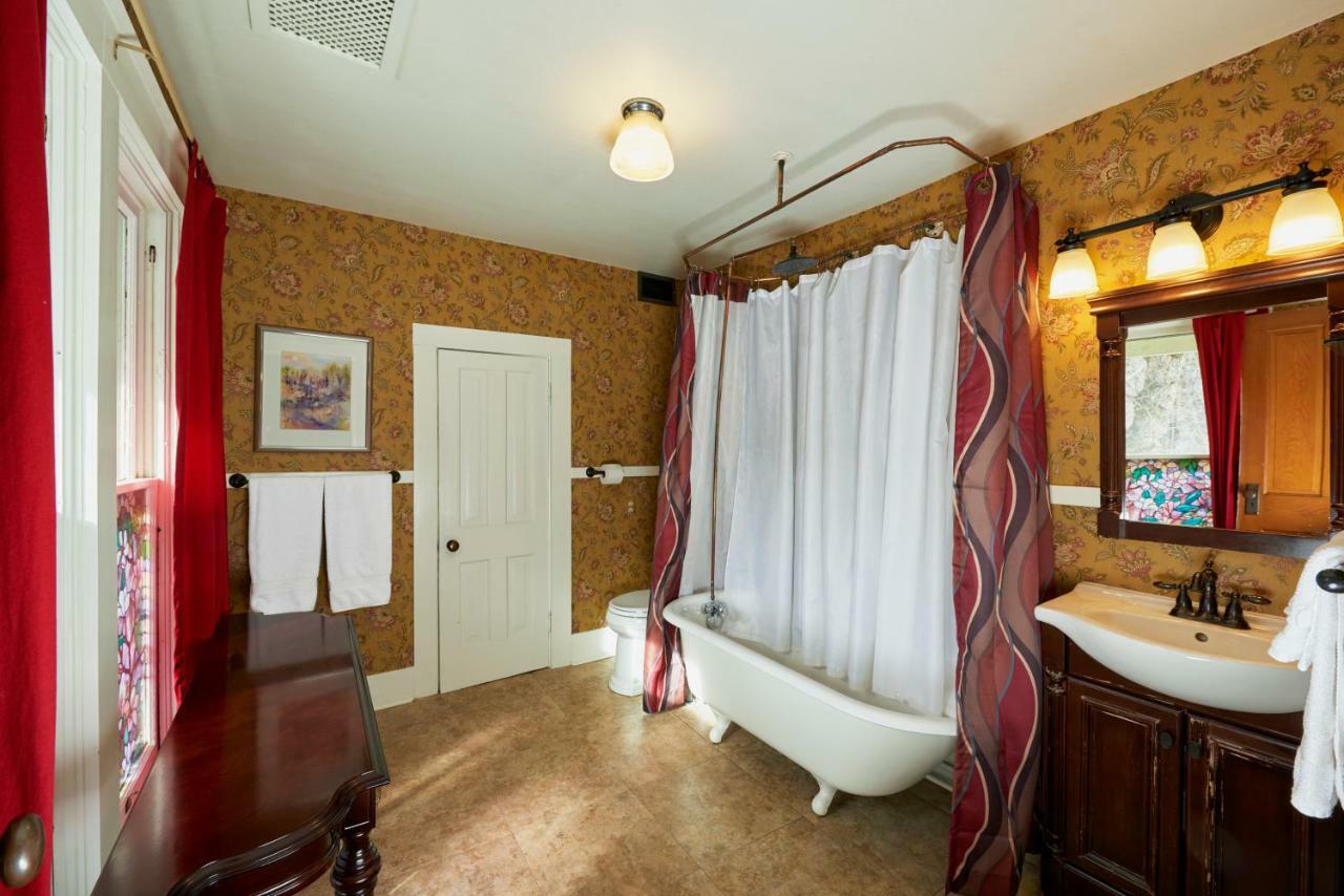 Avenue Hotel Bed And Breakfast 마니투 스프링스 외부 사진