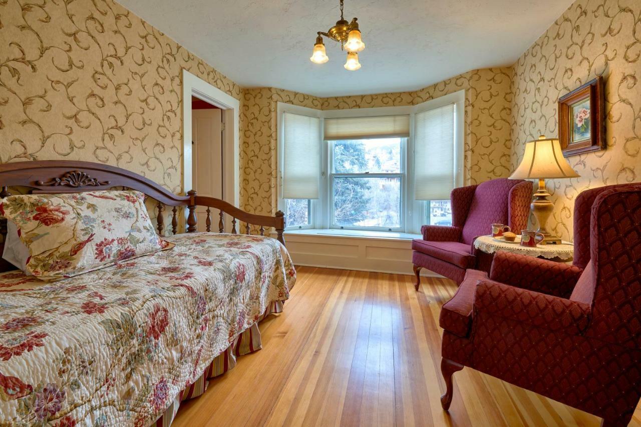 Avenue Hotel Bed And Breakfast 마니투 스프링스 외부 사진