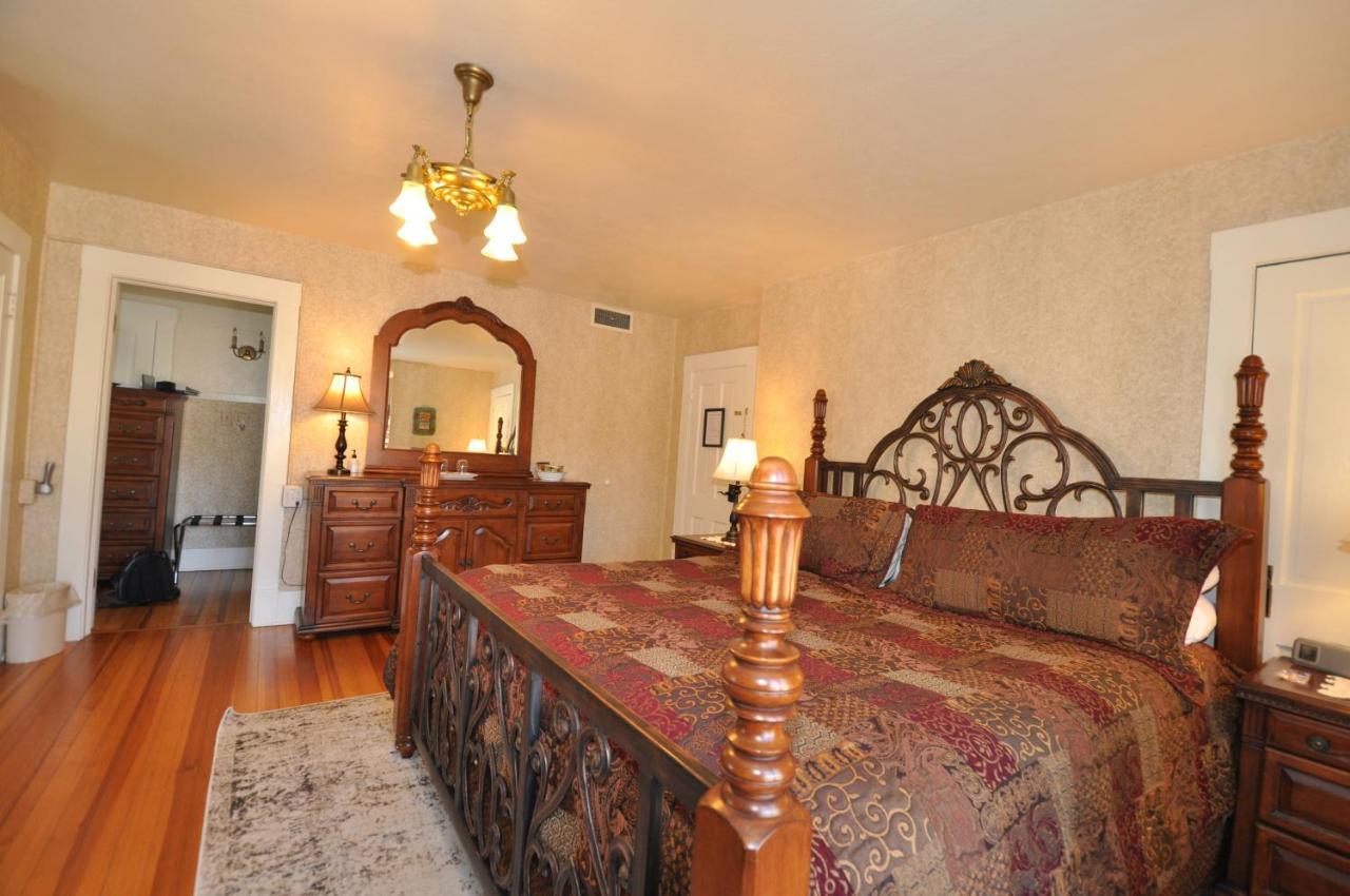 Avenue Hotel Bed And Breakfast 마니투 스프링스 외부 사진